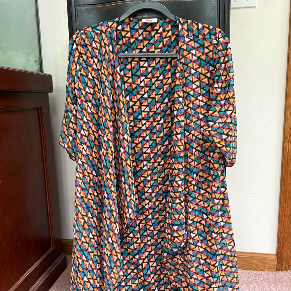 LuLaRoe Colorful Triangle Pattern Kimono Shirley